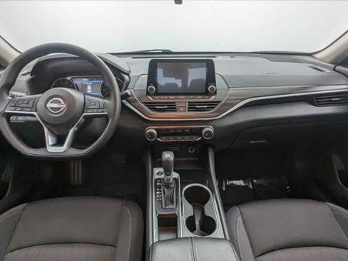 Used 2024 Nissan Altima 2.5 SV image 24