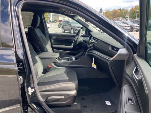New 2025 Jeep Grand Cherokee Laredo X w/ Luxury Tech Group I AWD/4WD image 28