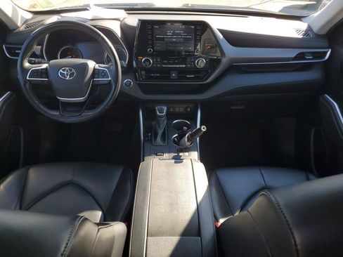 Used 2022 Toyota Highlander XLE image 18