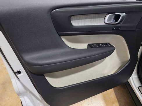 Used 2022 Volvo XC40 T5 Inscription image 13