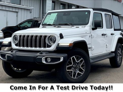 Used 2024 Jeep Wrangler Sahara image 13