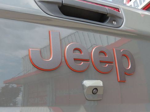 Used 2022 Jeep Gladiator Mojave w/ LED Lighting Group AWD/4WD image 15