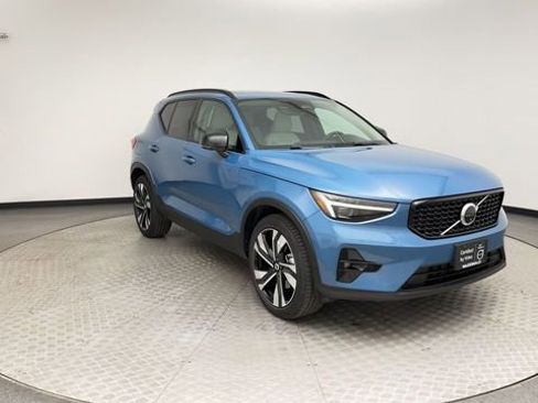 Certified 2023 Volvo XC40 B5 Ultimate w/ Protection Package Premier AWD/4WD image 8