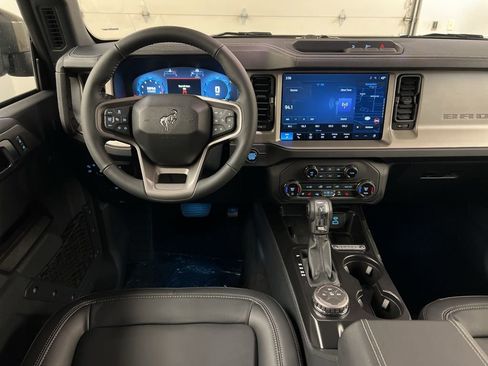 New 2025 Ford Bronco Outer Banks image 8