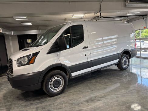 Used 2017 Ford Transit 250 130 Low Roof RWD image 4