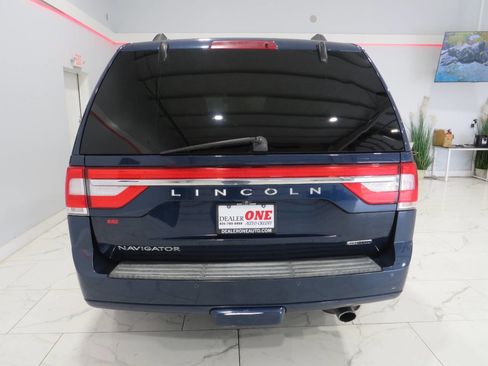 Used 2015 Lincoln Navigator 4WD image 4