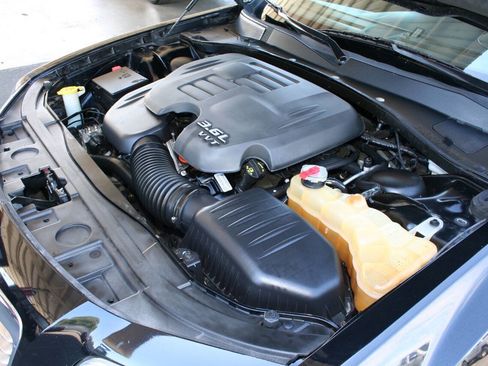 Used 2012 Chrysler 300 Limited image 22