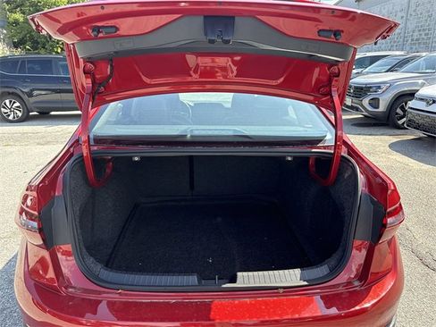 Used 2025 Volkswagen Jetta SE w/ Sunroof Package image 32