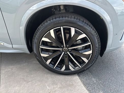 Certified 2025 Volvo XC90 B6 Plus AWD/4WD image 13