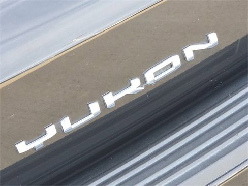 Used 2021 GMC Yukon XL Denali w/ Denali Premium Package image 11