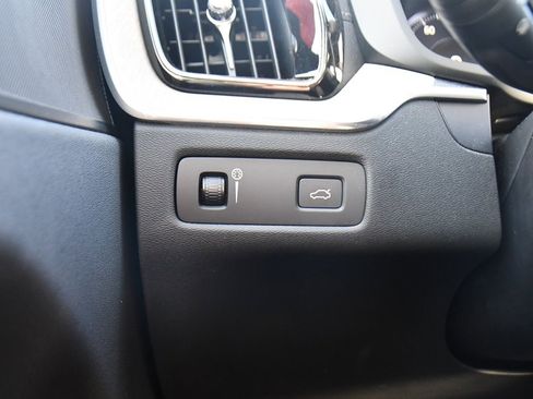 Used 2018 Volvo XC60 T5 Inscription w/ Luxury Seat Package image 31