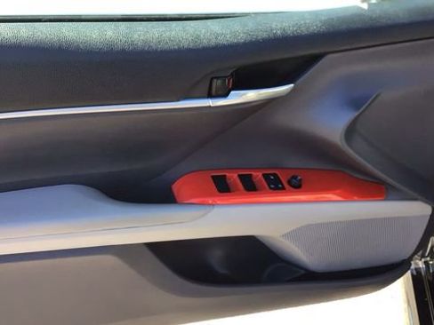 Used 2022 Toyota Camry SE image 16