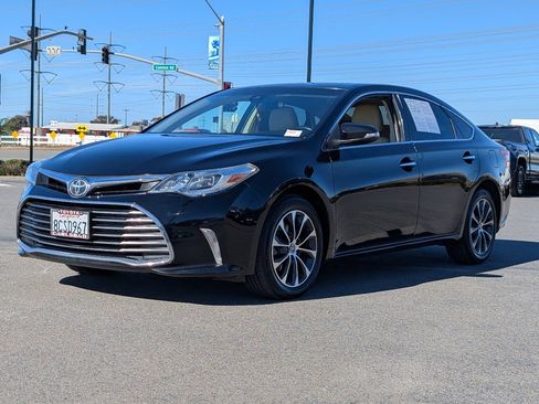 Used 2018 Toyota Avalon XLE image 11