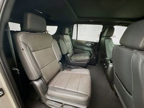 Used 2024 Chevrolet Suburban High Country image 33
