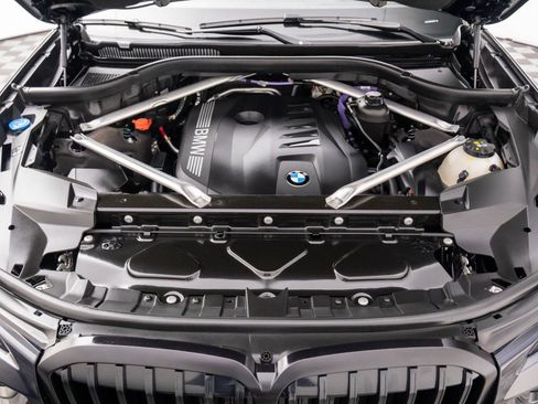 Certified 2024 BMW X7 xDrive40i w/ Executive Package image 31
