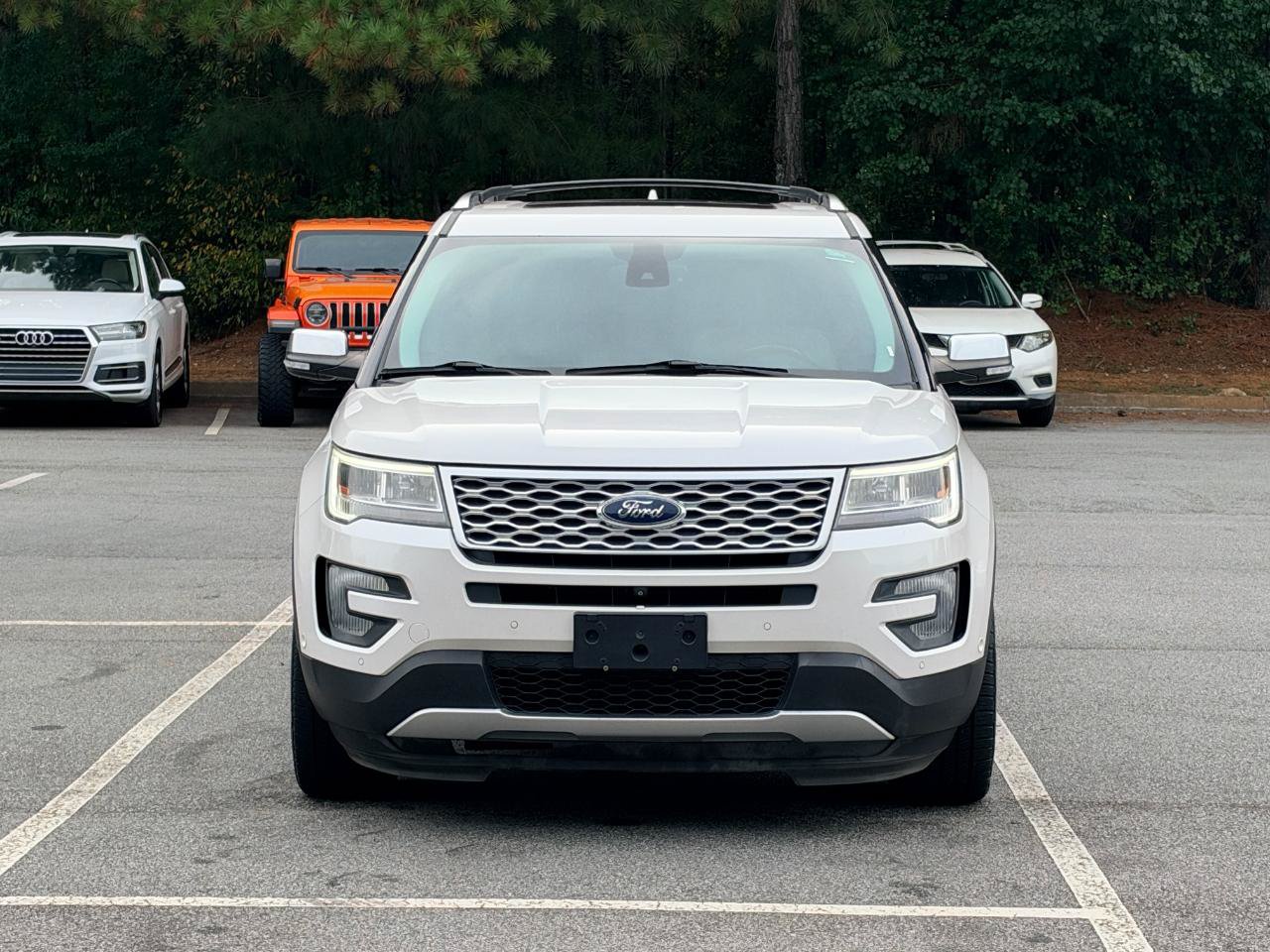 Used 2017 Ford Explorer Platinum AWD/4WD image 4
