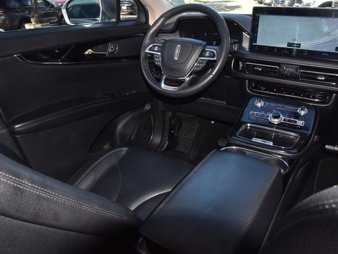 Used 2022 Lincoln Nautilus FWD w/ Premium Package image 15