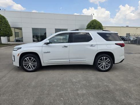 Used 2022 Chevrolet Traverse High Country FWD image 3