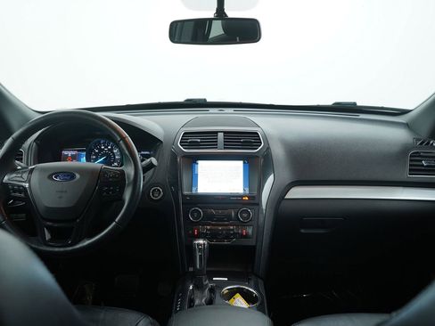 Used 2017 Ford Explorer XLT w/ Equipment Group 202A image 14