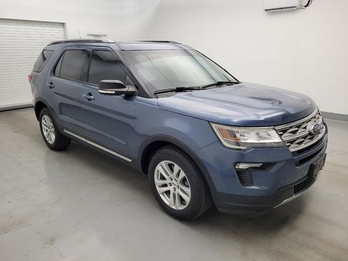 Used 2018 Ford Explorer XLT w/ Equipment Group 202A AWD/4WD image 11