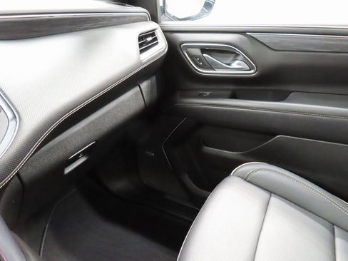 Used 2024 GMC Yukon XL SLT image 24