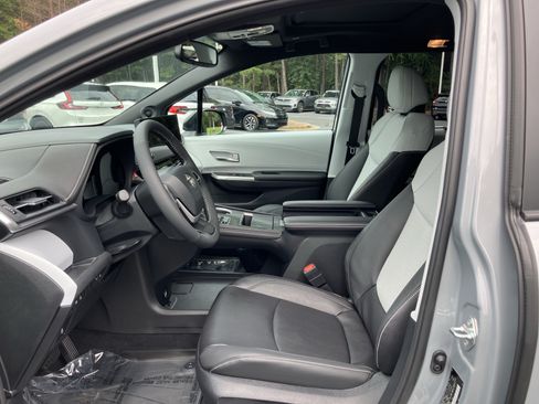 Used 2026 Toyota Sienna XSE FWD image 16