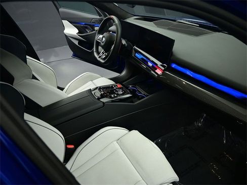 Used 2025 BMW M5 w/ Carbon Package image 34