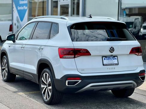 Used 2024 Volkswagen Taos SE FWD image 3