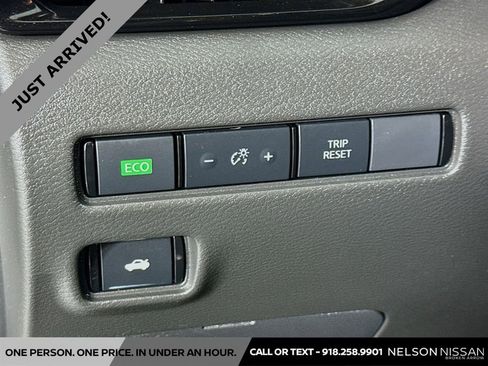 Certified 2025 Nissan Sentra SR w/ Midnight Edition image 10