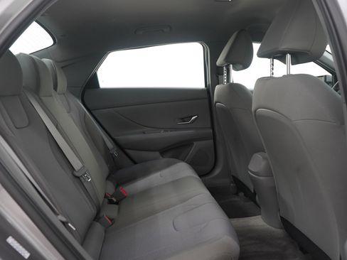 Used 2023 Hyundai Elantra SE image 12