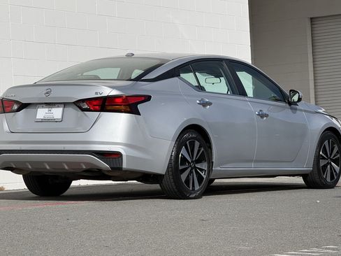Used 2022 Nissan Altima 2.5 SV FWD image 8