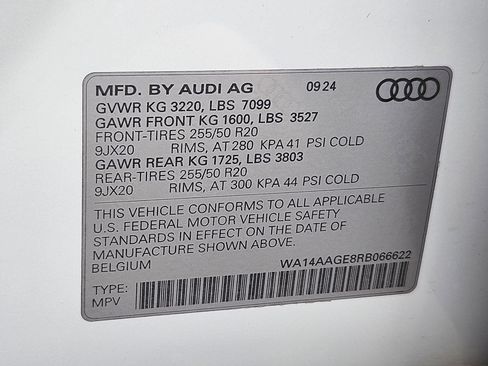 Used 2024 Audi Q8 e-tron Premium Plus AWD/4WD image 33