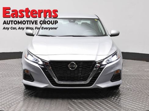 Used 2022 Nissan Altima 2.5 SV FWD image 2