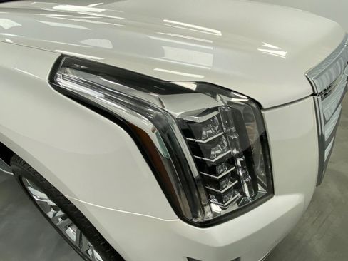 Used 2017 Cadillac Escalade Luxury w/ LPO, Radiant Package AWD/4WD image 10