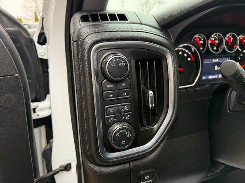 Used 2021 Chevrolet Silverado 1500 LT Trail Boss w/ Bed Protection Package AWD/4WD image 19