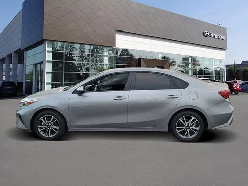 Used 2023 Kia Forte LXS FWD image 3