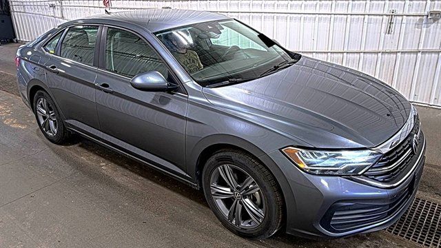 Used 2024 Volkswagen Jetta SE FWD image 4