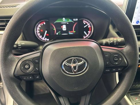 Used 2025 Toyota RAV4 XLE AWD/4WD image 18
