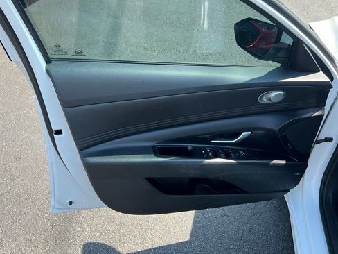 Used 2021 Hyundai Elantra Limited FWD image 10
