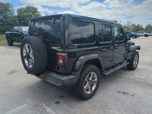 Used 2019 Jeep Wrangler Unlimited Sahara image 6