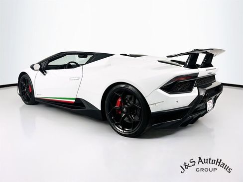 Used 2018 Lamborghini Huracan Performante image 5