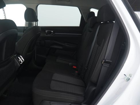 Used 2023 Kia Sorento LX image 16