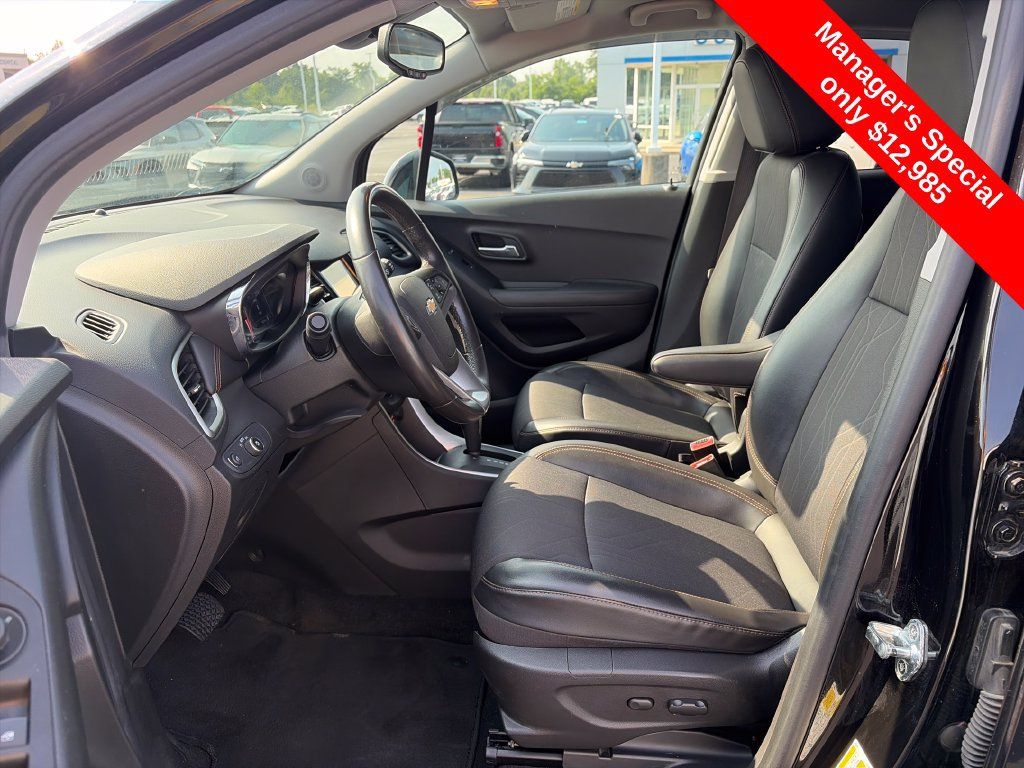 Used 2019 Chevrolet Trax LT w/ LT Convenience Package AWD/4WD image 14
