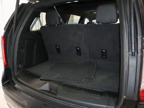 Used 2024 GMC Yukon SLT w/ SLT Luxury Package AWD/4WD image 16