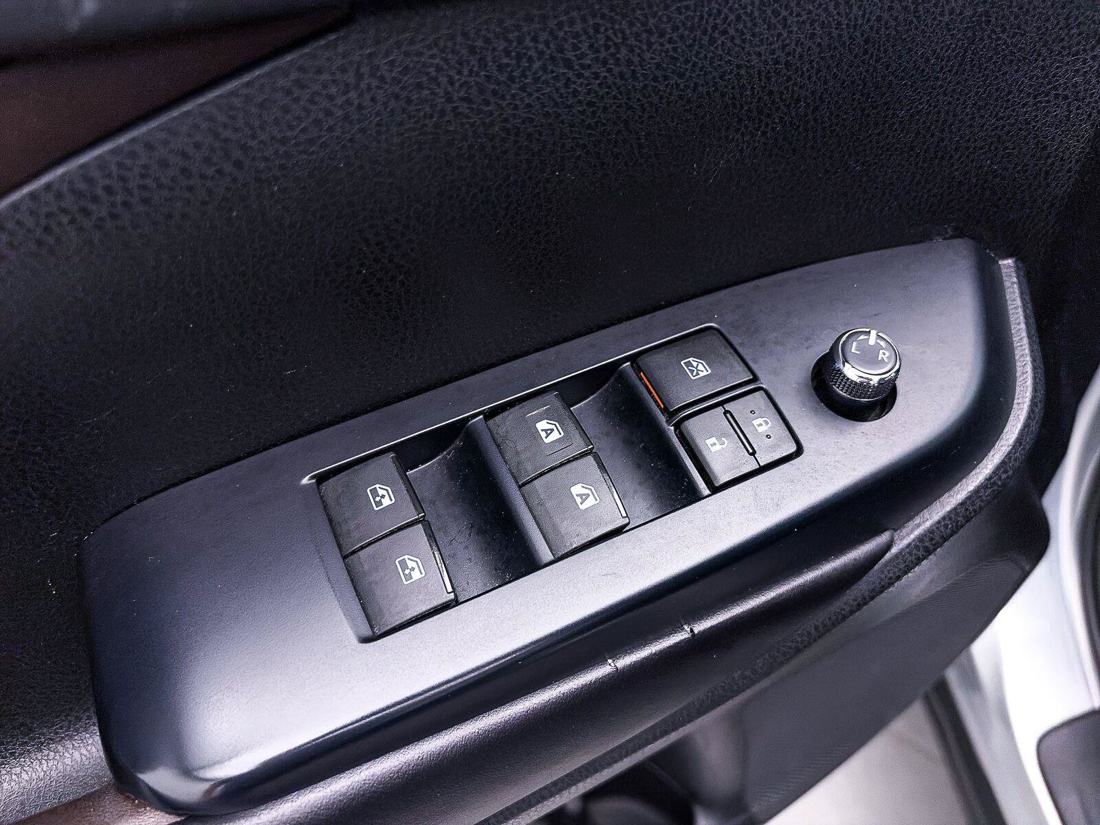 Used 2019 Toyota Highlander XLE FWD image 14