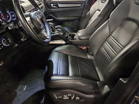 Used 2019 Porsche Cayenne Turbo image 17