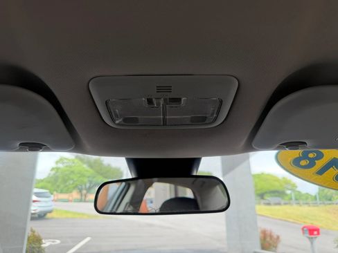 Used 2018 Toyota Corolla LE FWD image 18