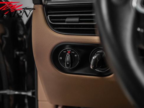 Used 2021 Porsche Macan S image 26