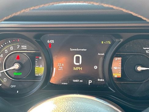 Used 2024 Jeep Wrangler Unlimited Sahara w/ Technology Group AWD/4WD image 20