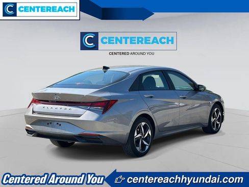 Used 2023 Hyundai Elantra SEL w/ Convenience Package FWD image 4